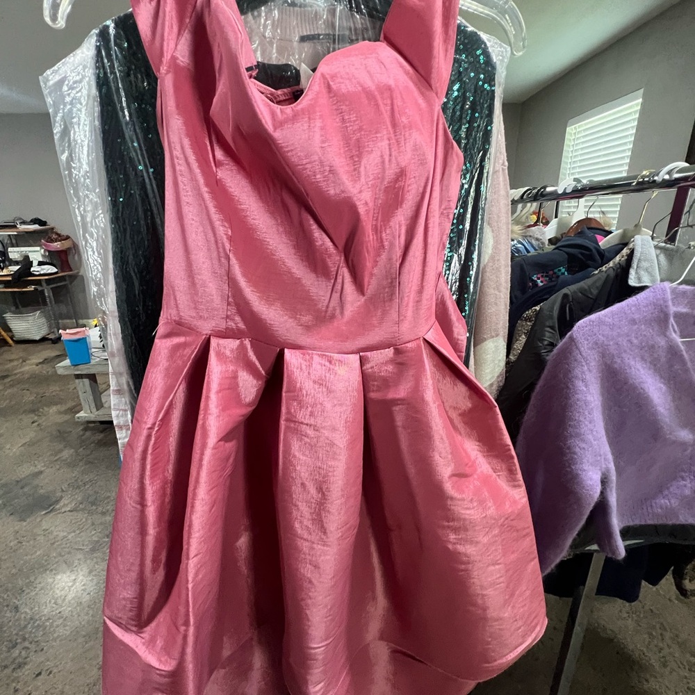Elegant Pink Sleeveless Dress